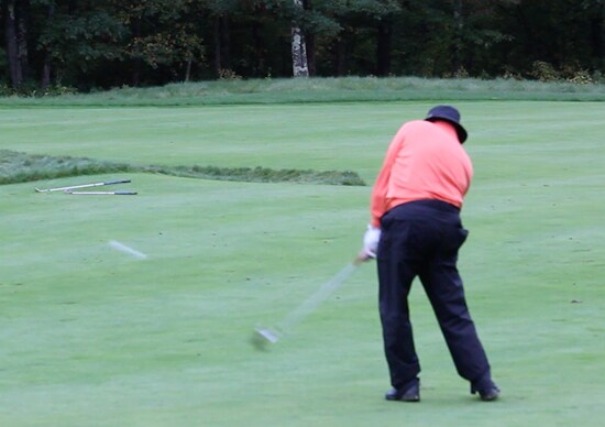 Michael hitting his wedge close on the Pa5-5 18th.